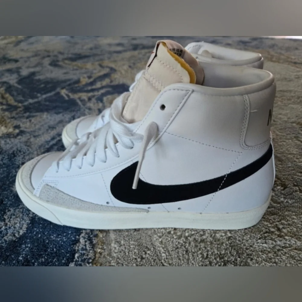 NEW Nike Blazer 77's White and Black High-Top Sneakers - Picture 6 of 6